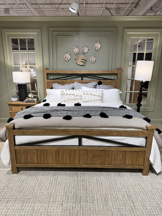 XXX's And OOO's - California King Complete Bed - Amber