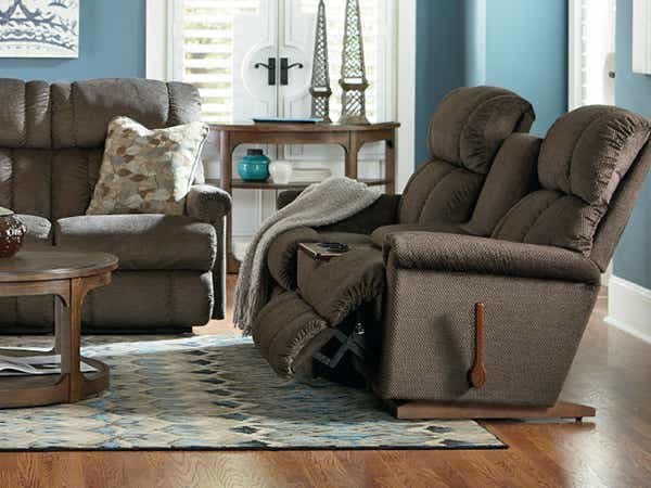 La-Z-Boy Pinnacle right-arm rocking recliner features
