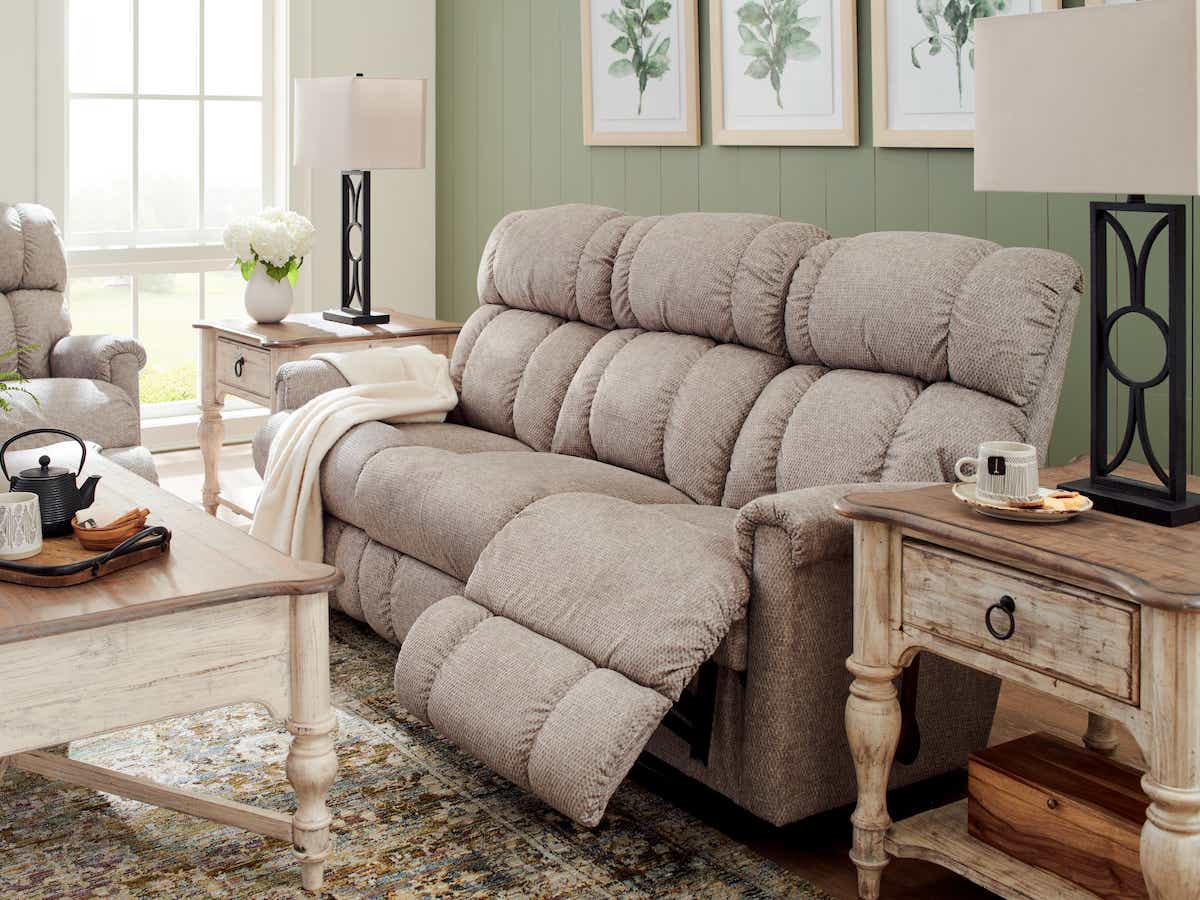 La-Z-Boy Pinnacle wall reclining sofa features