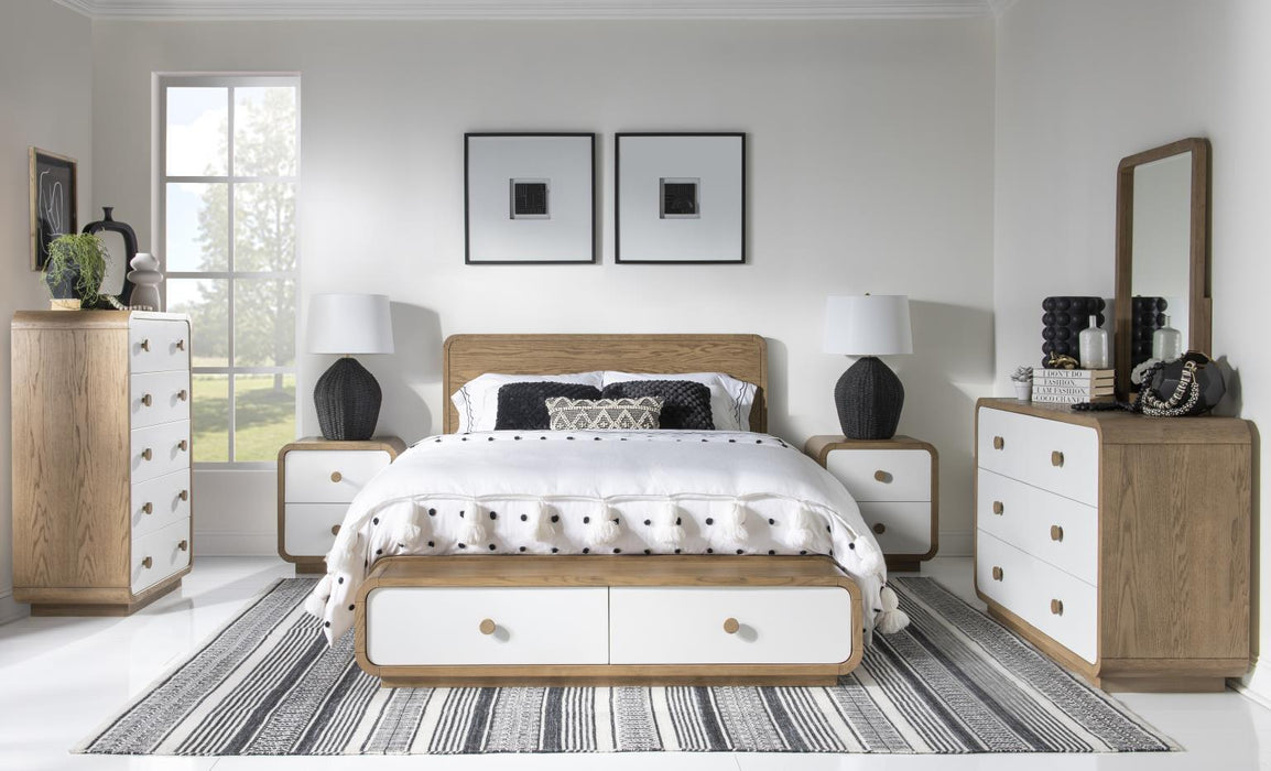 Margot - Queen Storage Footboard With Slats - Desert Oak / Cloud White