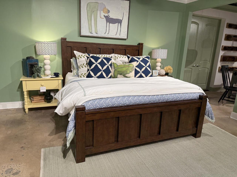 Lake House - Queen Captain's Footboard - Pinecone
